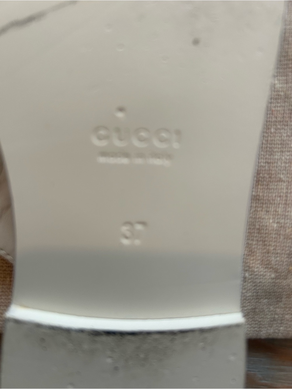 Gucci
Nadeline Interlocking Gs Thong Sandals GG Embossed Leather with Box - Picture 8 of 10